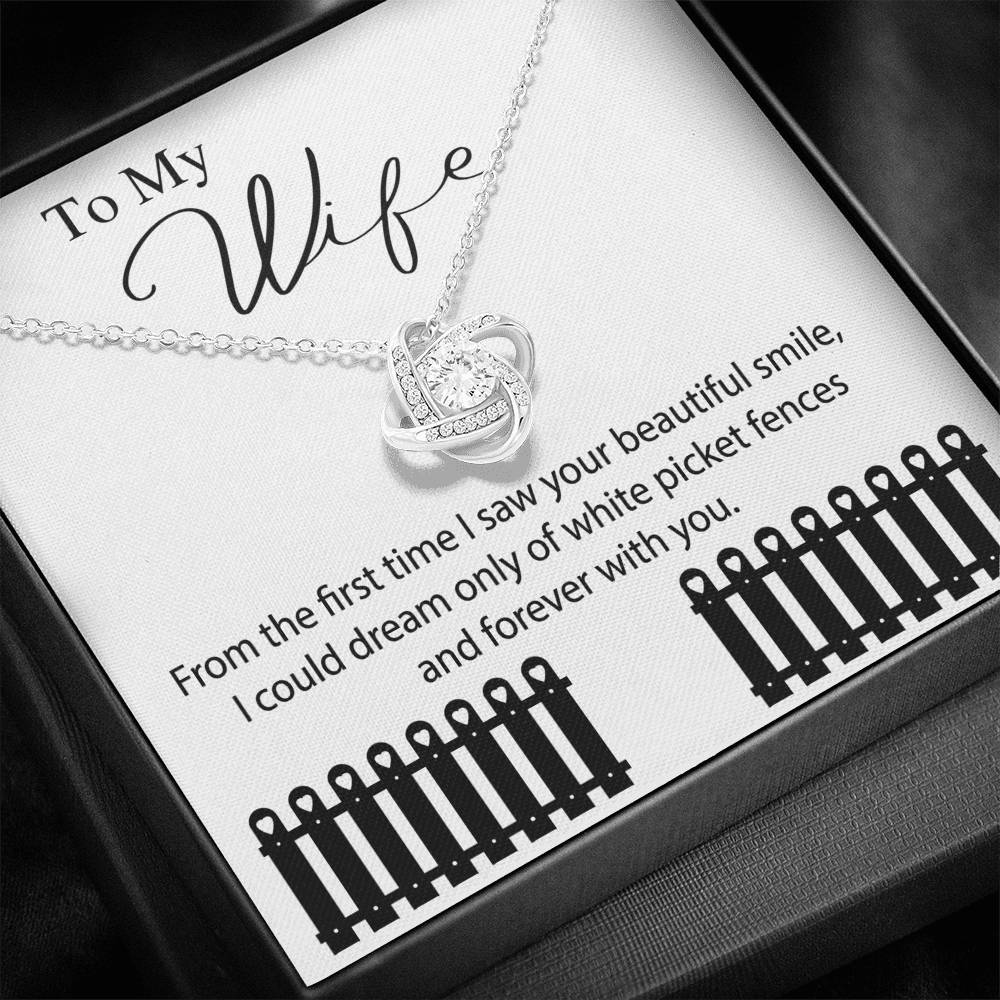 Beautiful "Picket Fences" Love Knot necklace