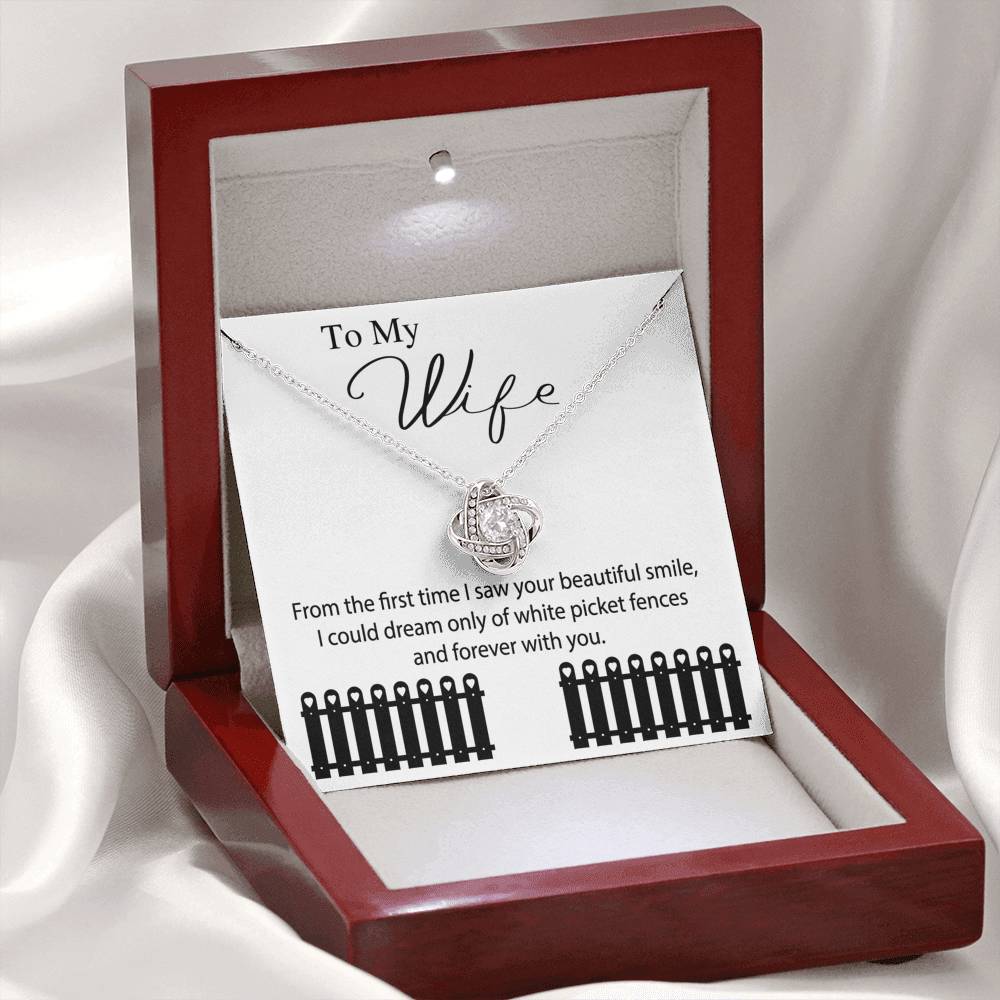 Beautiful "Picket Fences" Love Knot necklace